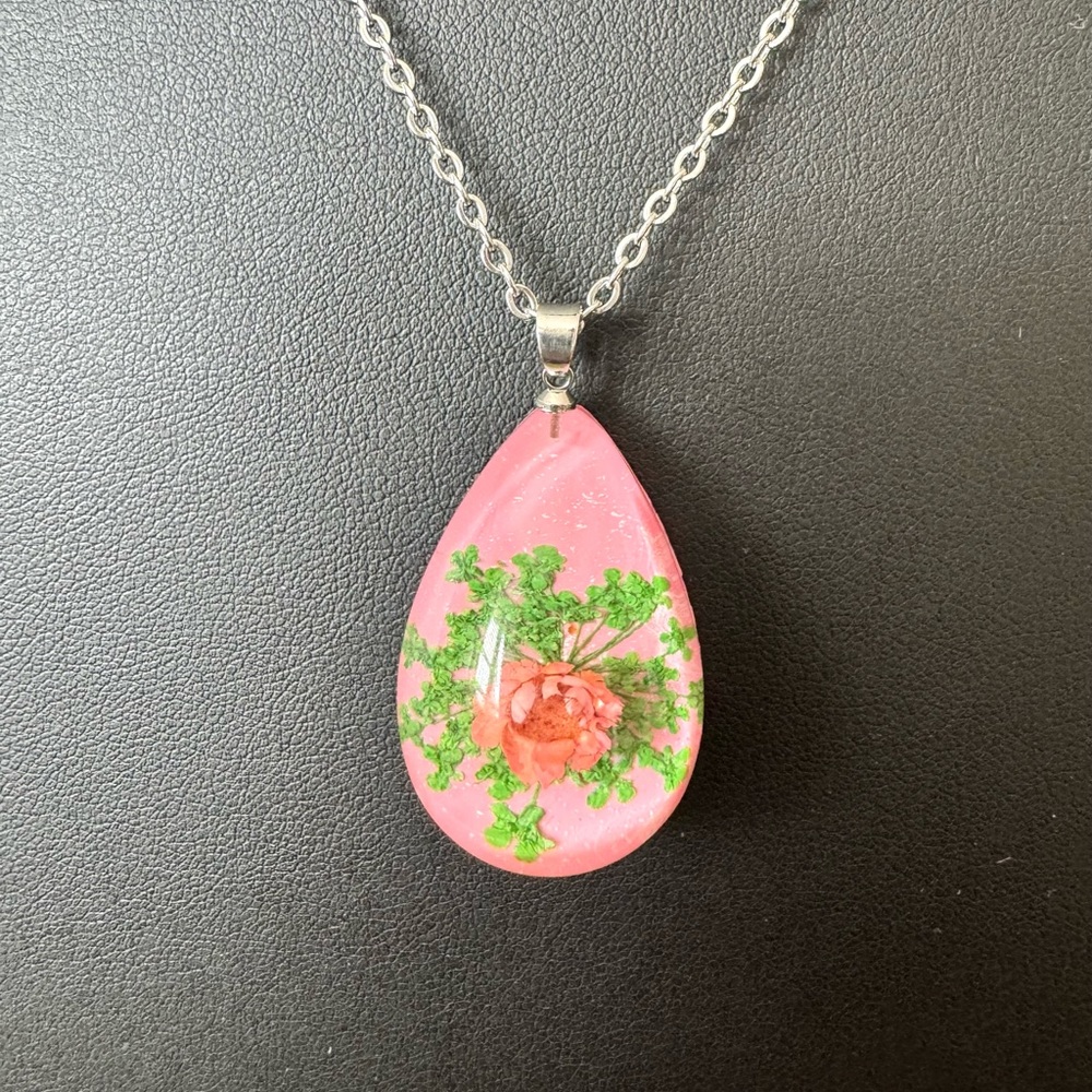 Vintage Dried Floral Lucite Pendant Necklace